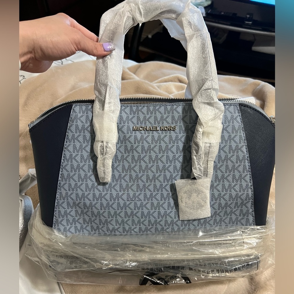 MK CIARA PALE BLUE/ NAVY LARGE